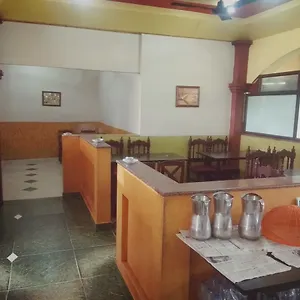Hotel Palace, Piravam